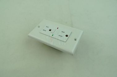 125 V Manipulationsbeständige kommerzielle Duplex-GFCI-Empfänger mit LED-Anzeigerlicht